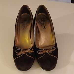 Coach Women's Brown Suede Pumps. 7.5B. Pre-owned